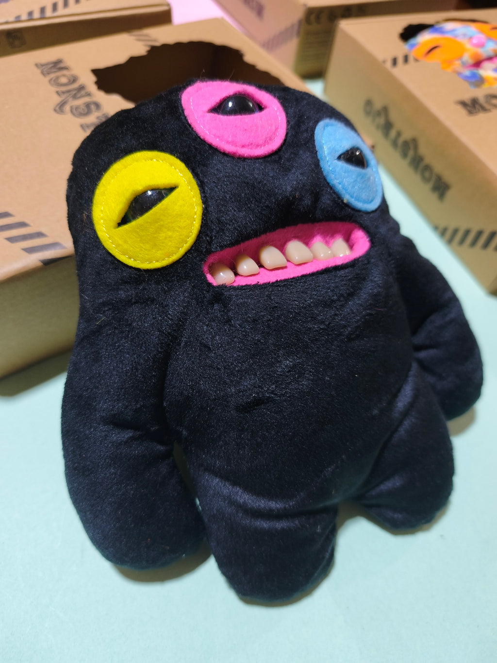 Monstruo dientón black tipo fuggler