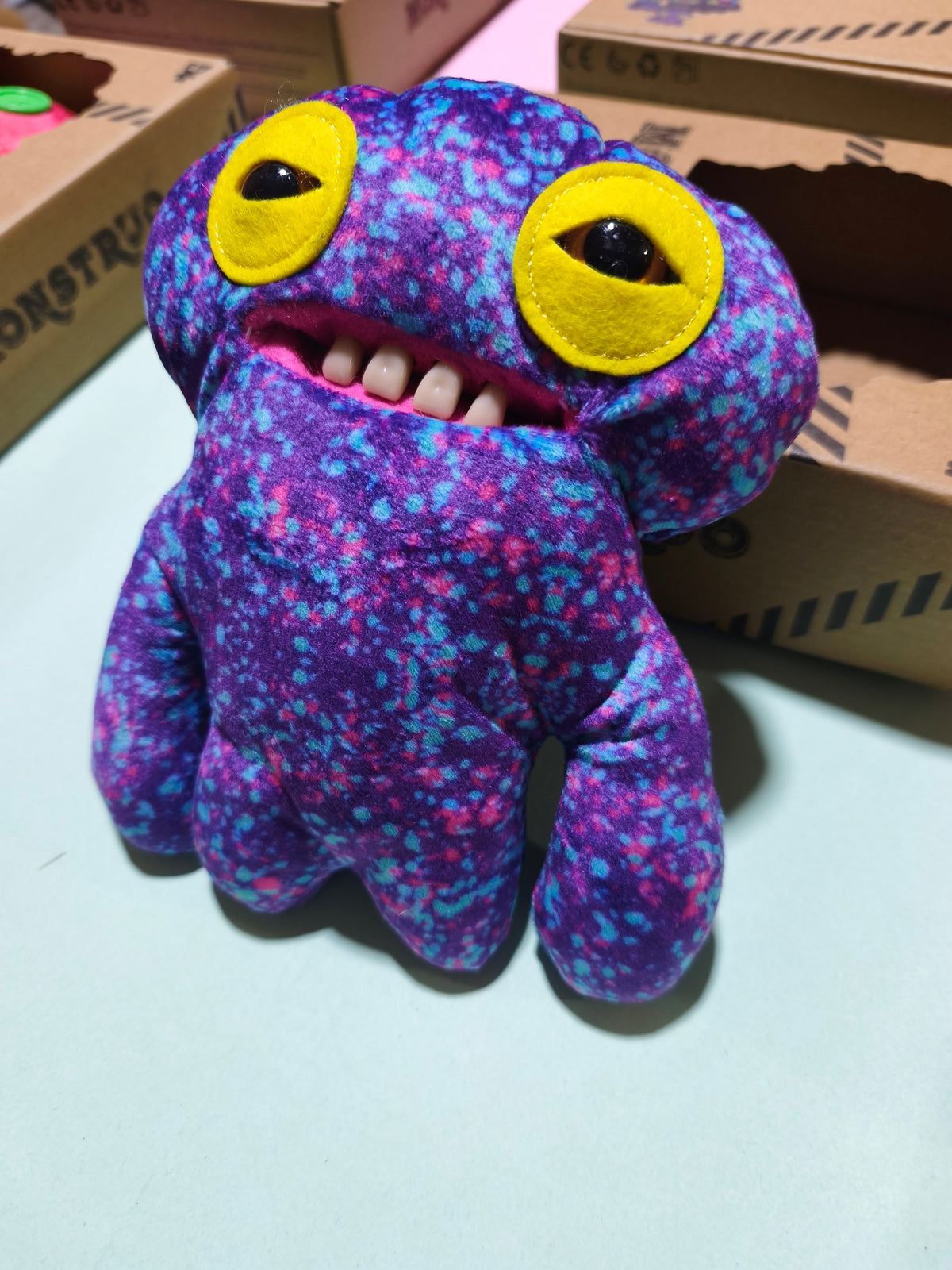 Monstruo dientón  Purple tipo fuggler