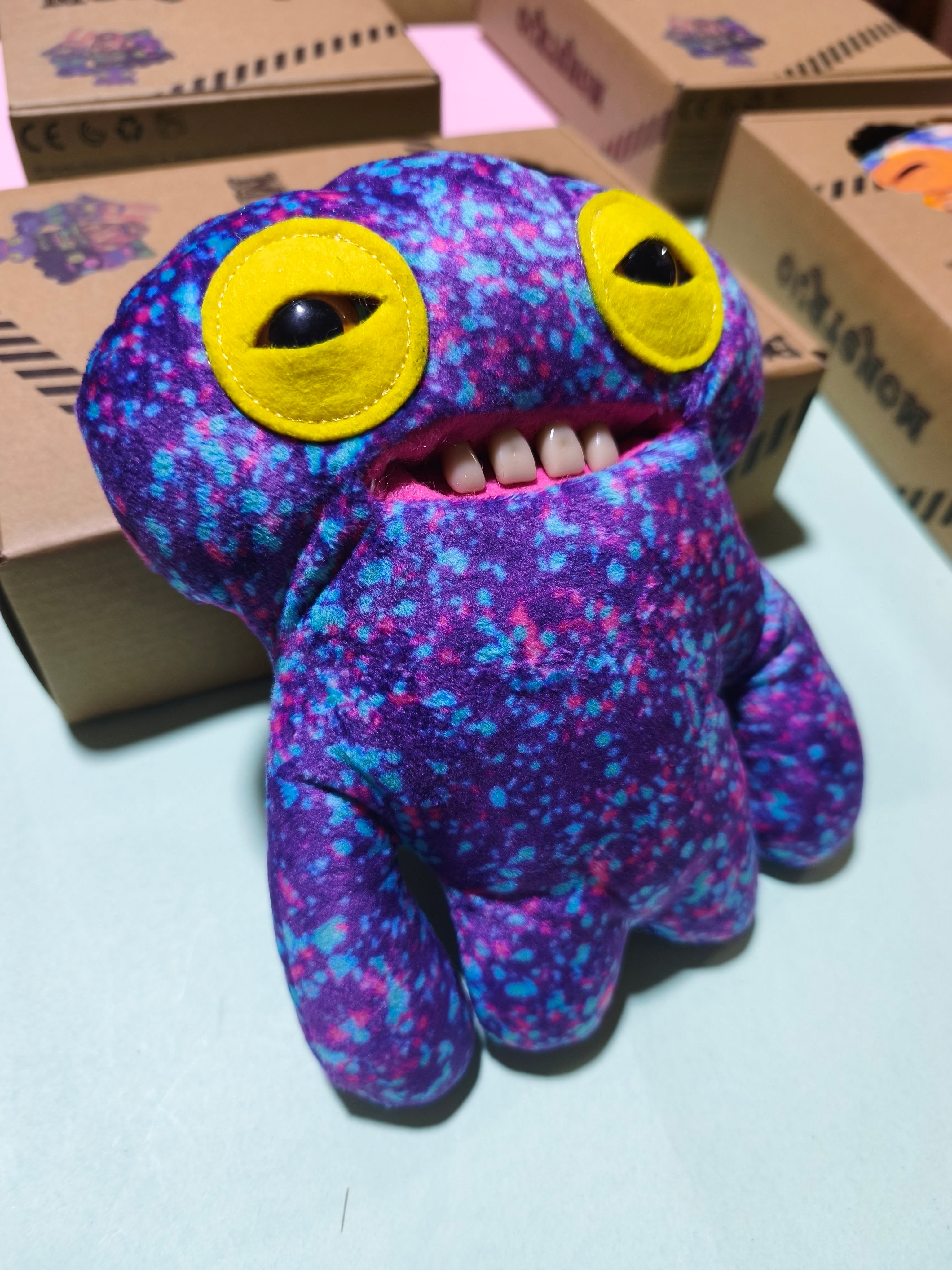 Monstruo dientón  Purple tipo fuggler