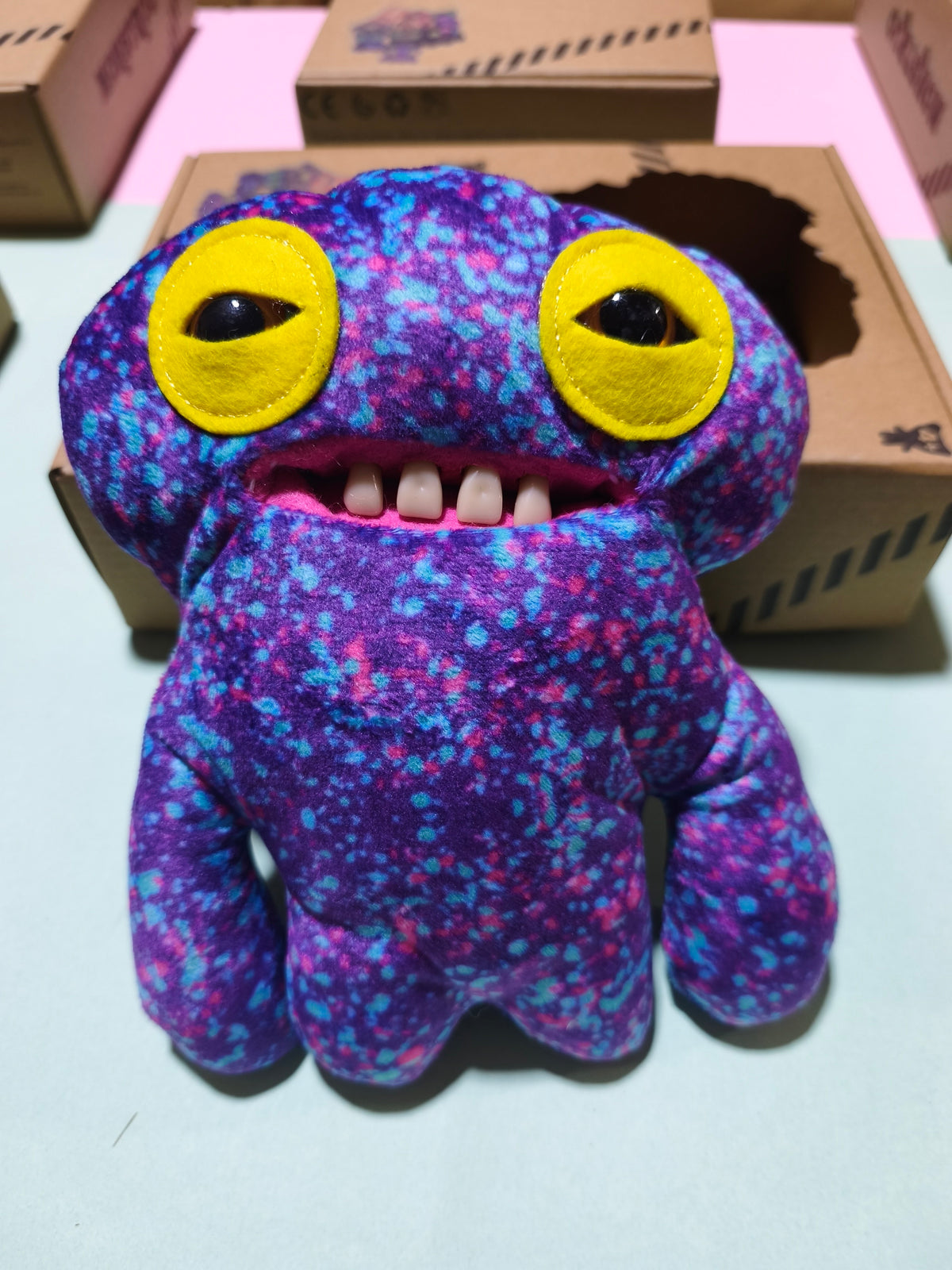 Monstruo dientón  Purple tipo fuggler