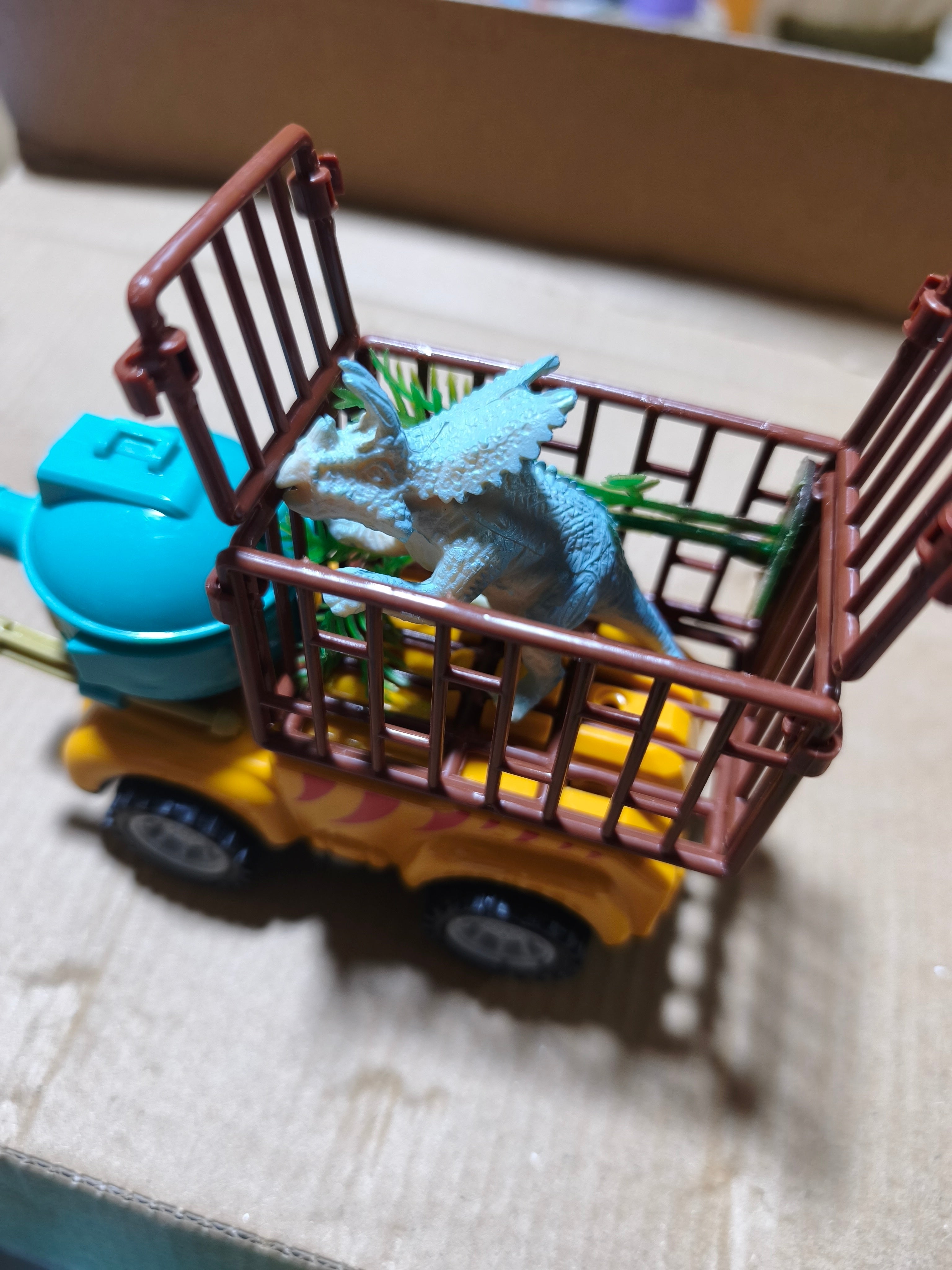 Dino car con lanzador (mira el video)