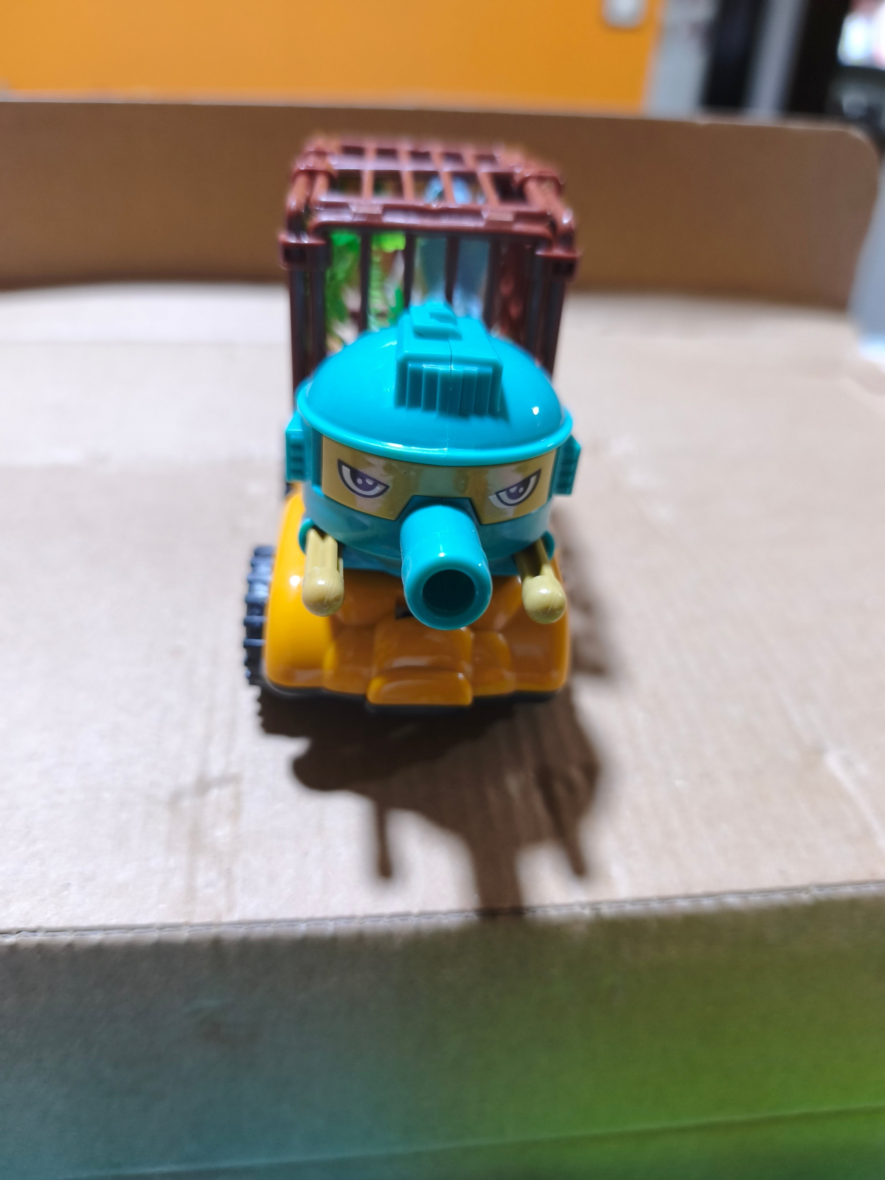 Dino car con lanzador (mira el video)