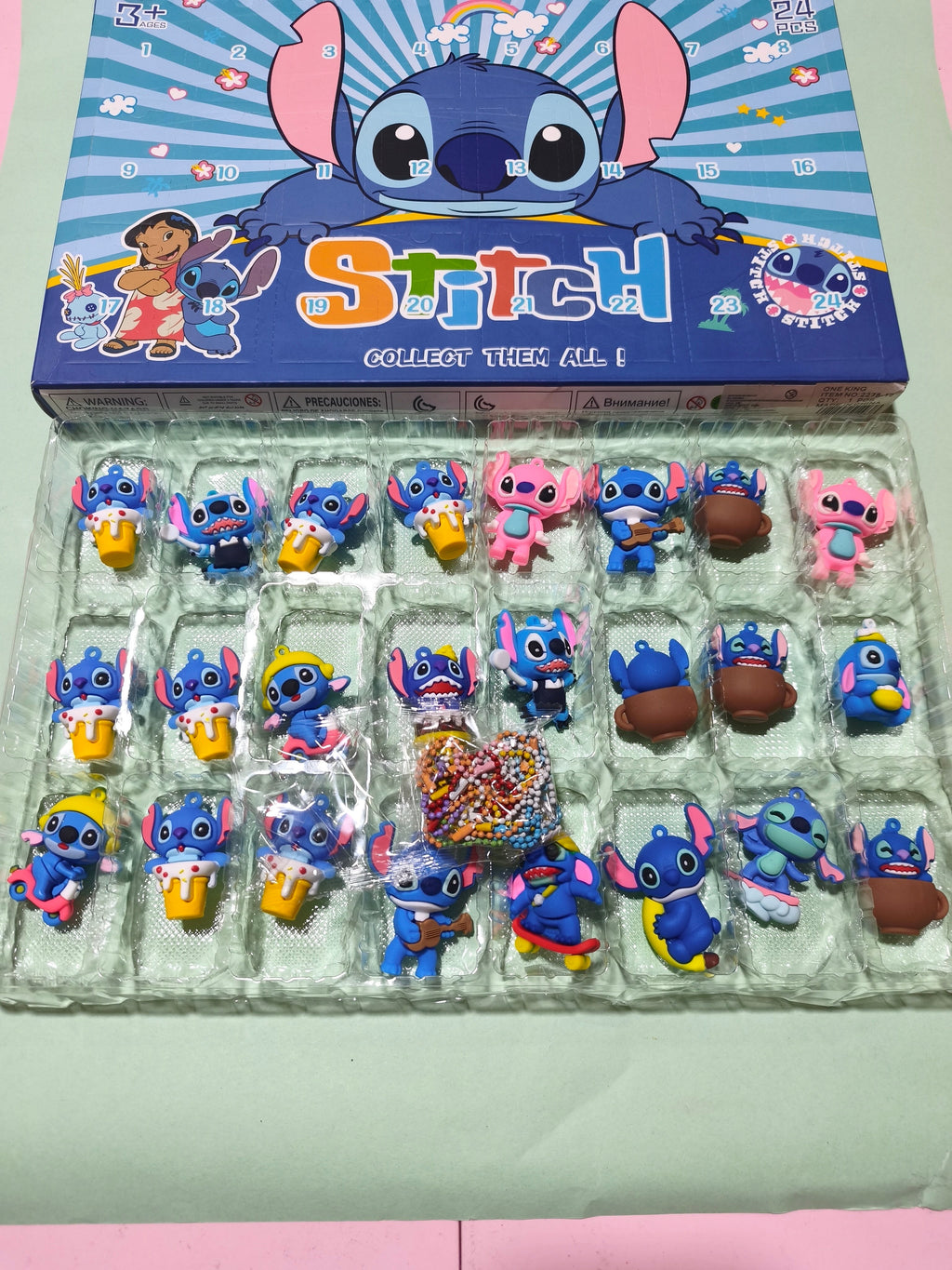 Caja Sorpresa  Stitch con 24 llaveros