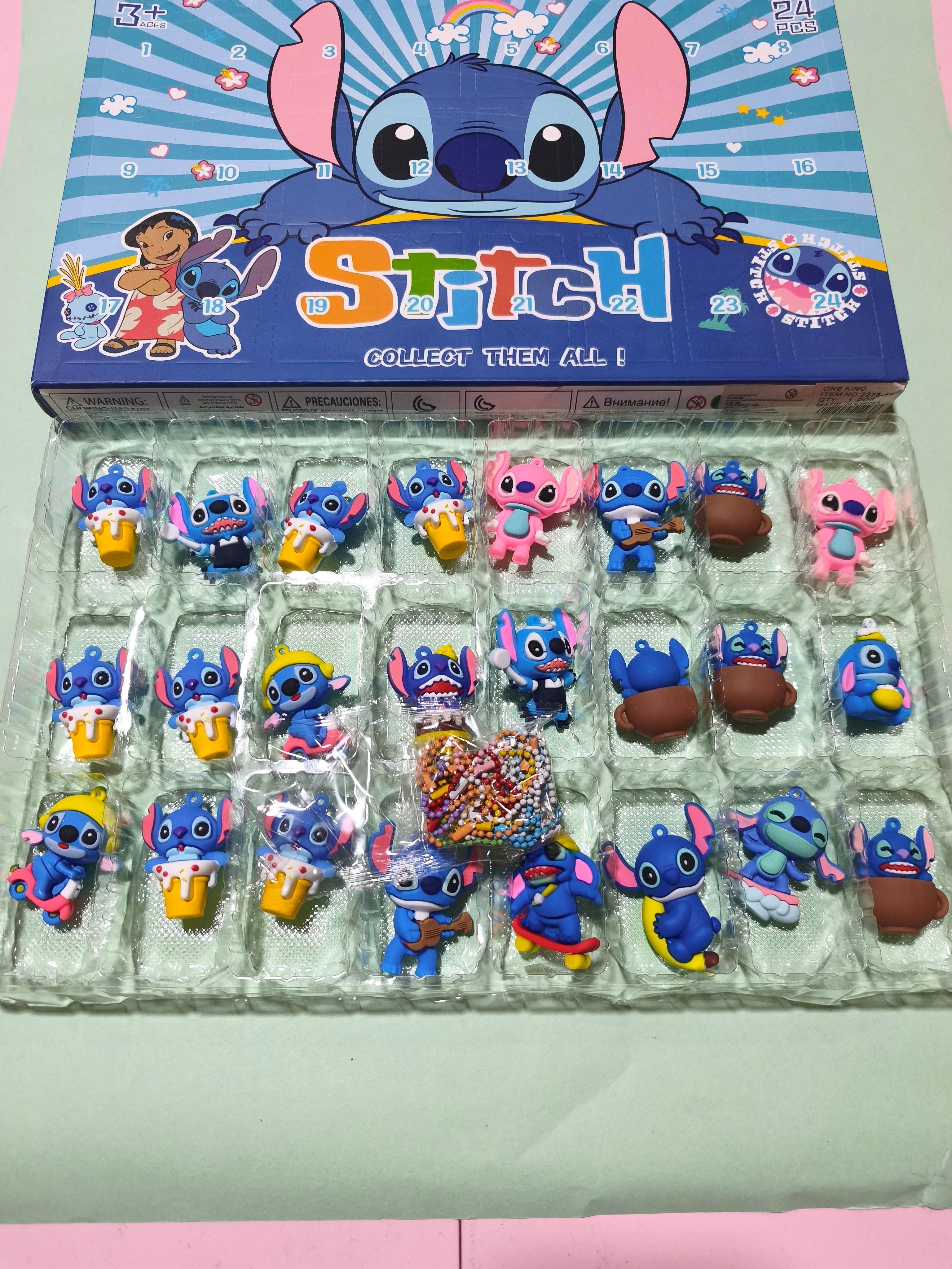 Caja Sorpresa  Stitch con 24 llaveros